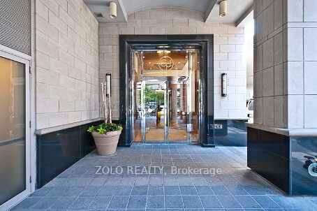 Property Photo:  763 Bay Street 4703  ON M5G 2R3 