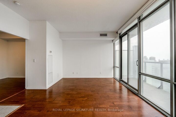 Property Photo:  832 Bay Street 2501  ON M5S 1Z6 