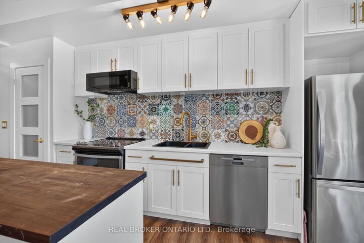 Property Photo:  168 Sabina Drive 214  ON L6W 0W5 