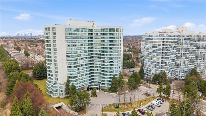 Property Photo: 7250 Yonge Street 911 ON L4J 7X1