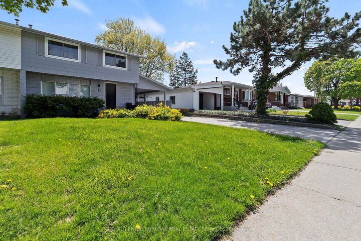 Property Photo: 61 Goldfinch Road Lower ON L9A 3W9