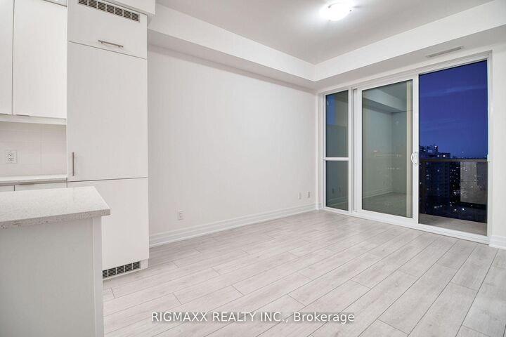 Property Photo:  30 Elm Drive W 1503  ON L5B 0N6 