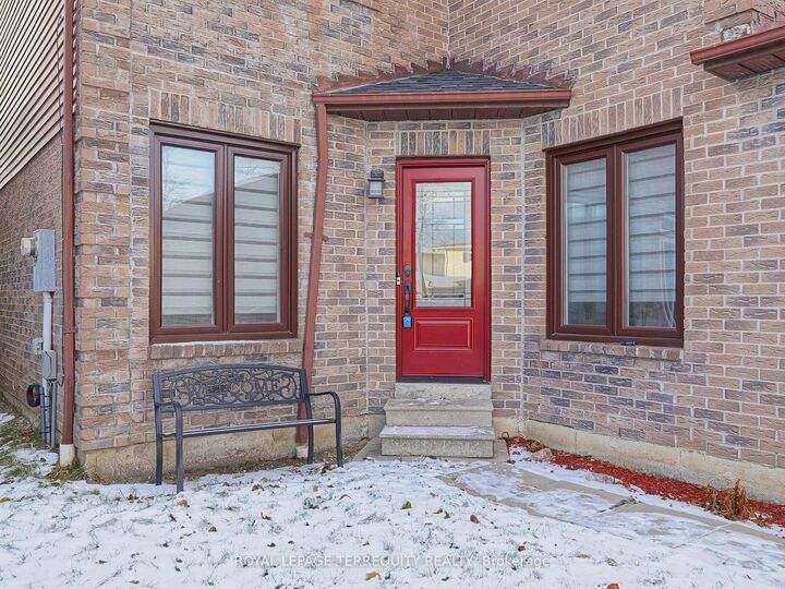 Property Photo:  52 Dobson Drive  ON L1S 5E9 