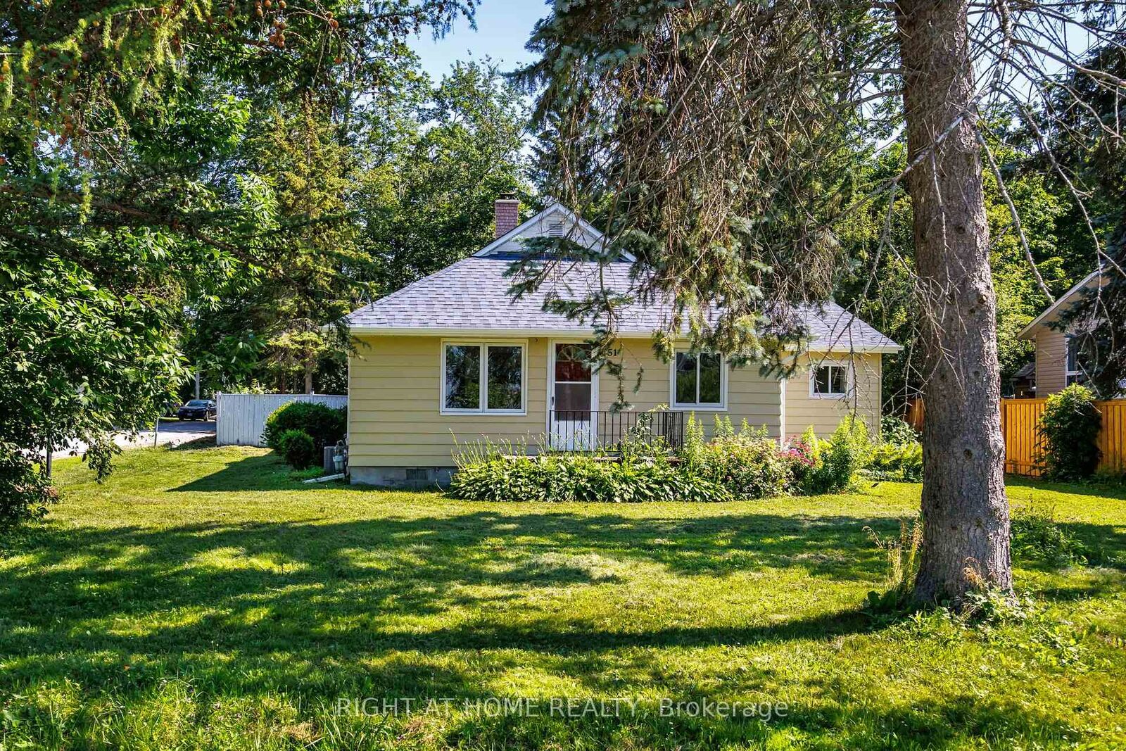 Property Photo:  51 Lakeside Drive  ON L9S 2T8 