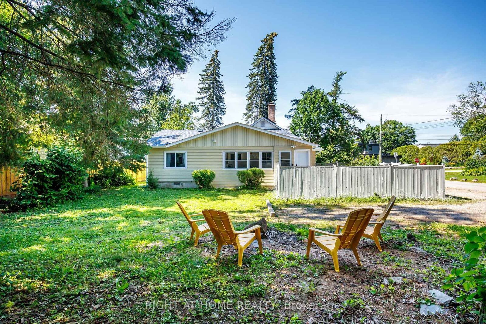 Photo de la propriété: 51 Lakeside Drive ON L9S 2T8