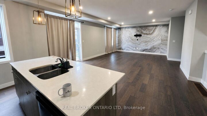 Property Photo: 177 Edgevalley Road 11 ON N5V 0C5