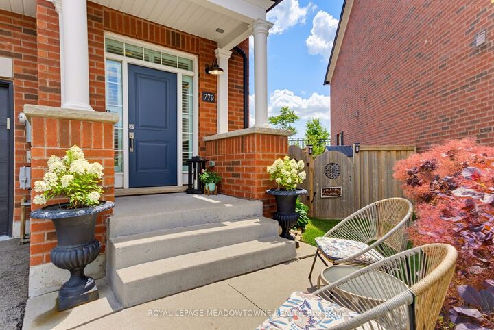 Property Photo:  779 Banks Crescent  ON L9T 9A3 