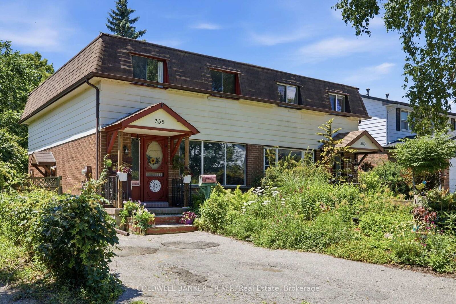 Property Photo:  358 Camelot Court  ON L1G 6P7 