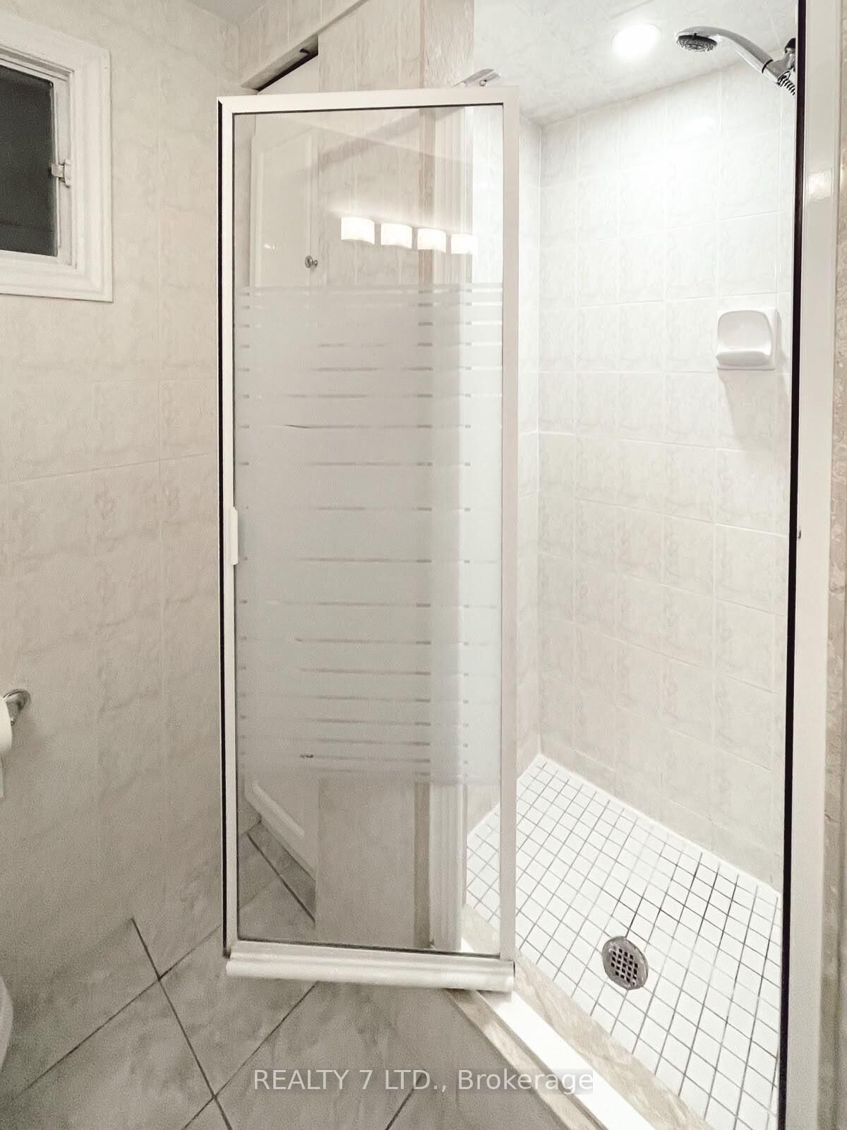 Property Photo:  551 Hayward Crescent Main  ON L9T 4P2 