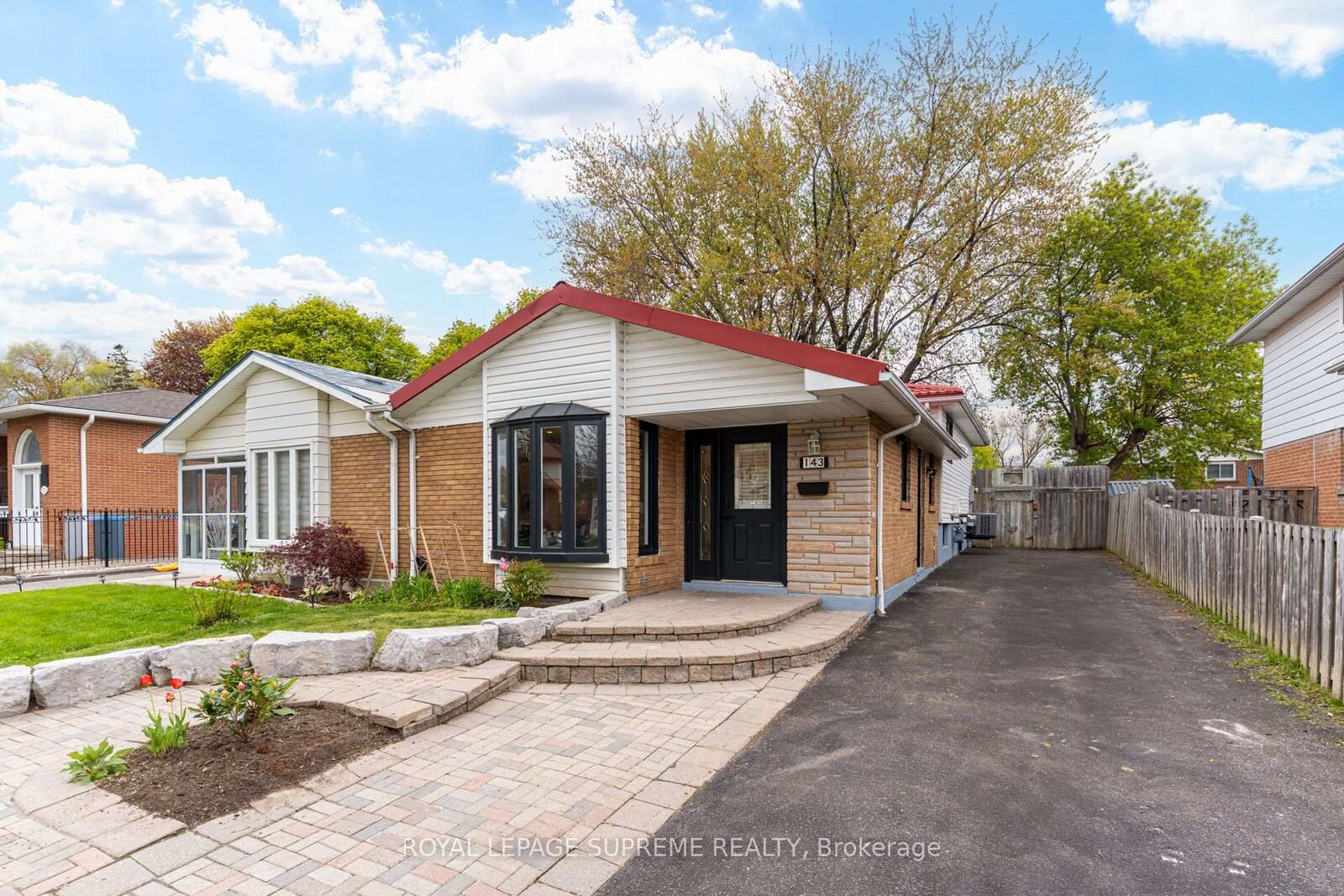 Property Photo: 143 Voltarie Crescent ON L5A 2A5