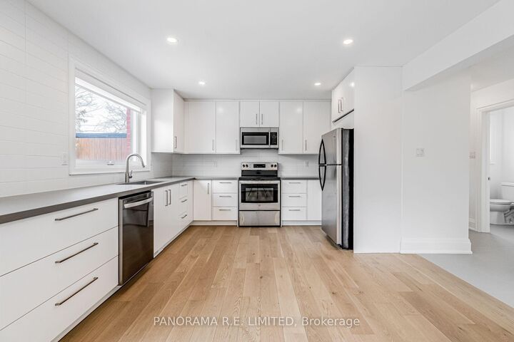 Property Photo: 674 Netherton Crescent Lower ON L4Y 2M4