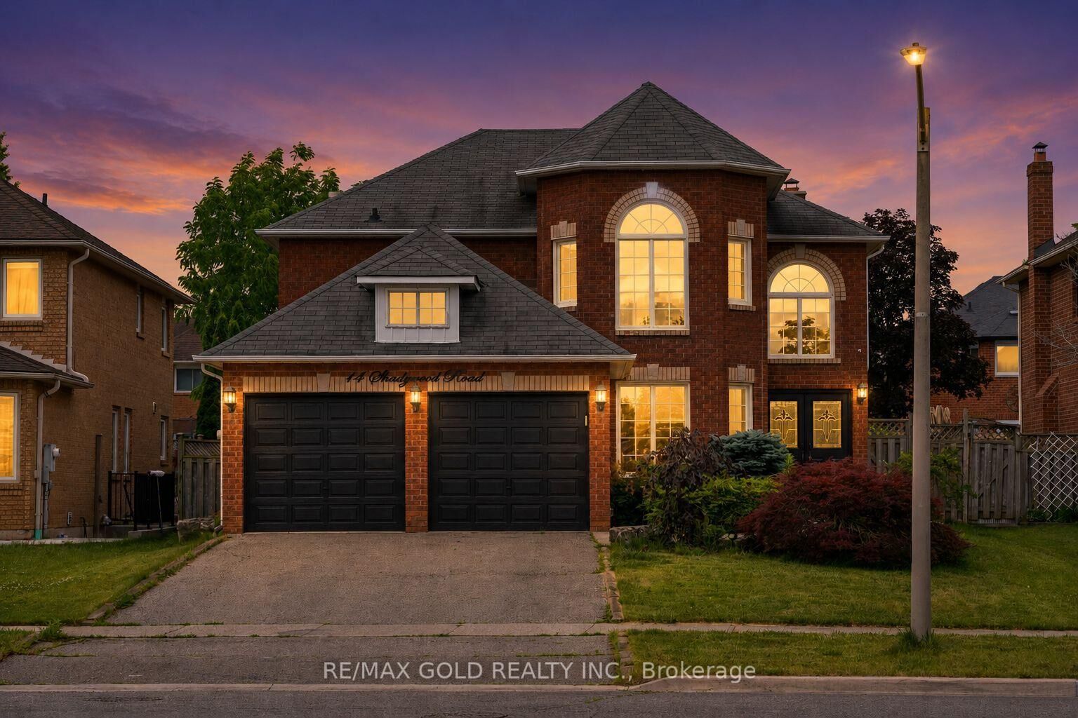 Property Photo:  14 Shadywood Road  ON L6Z 4M6 