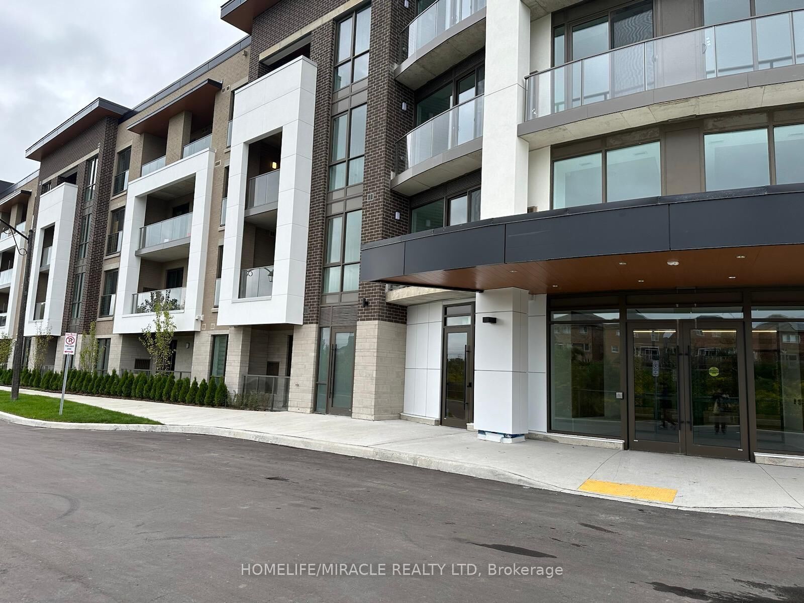 Property Photo: 385 Arctic Red Drive 113 ON L1L 0W9