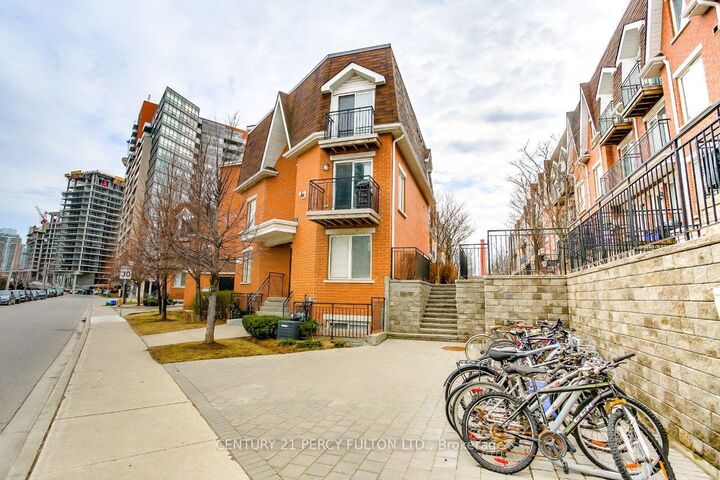 20 Machells Avenue N 112 — photo 1