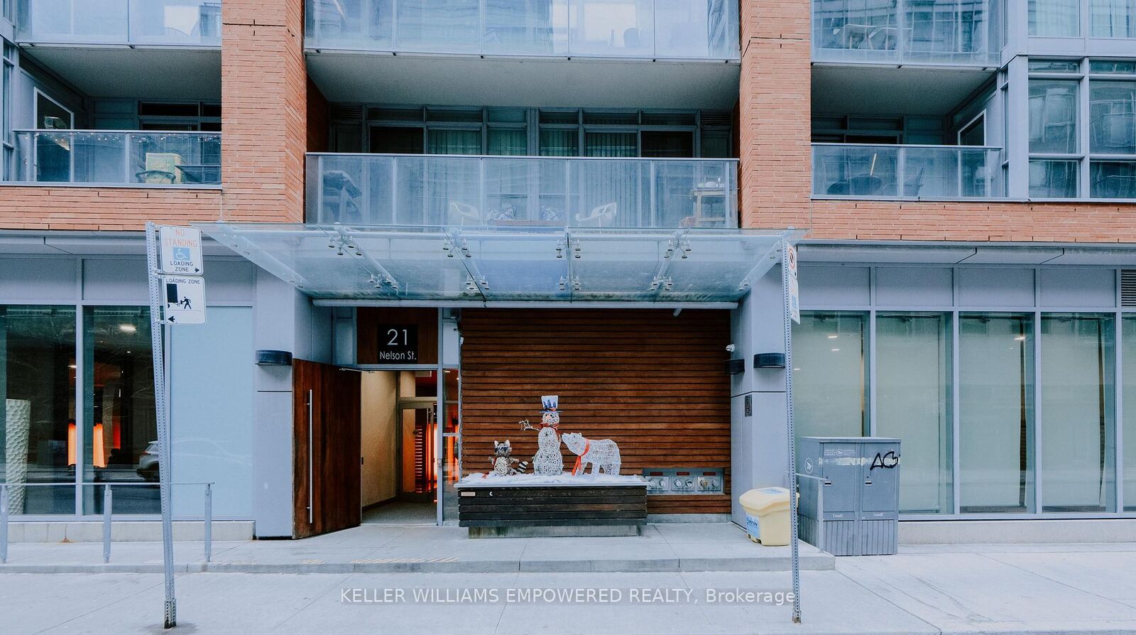 Property Photo: 21 Nelson Street 221 ON M5V 3H9