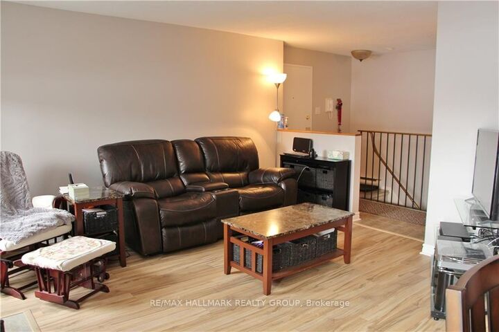 Property Photo:  14 Sweetbriar Circle 4  ON K2J 2K4 