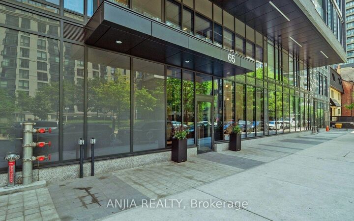 Property Photo: 65 Mutual Street 2303 ON M5B 0E5