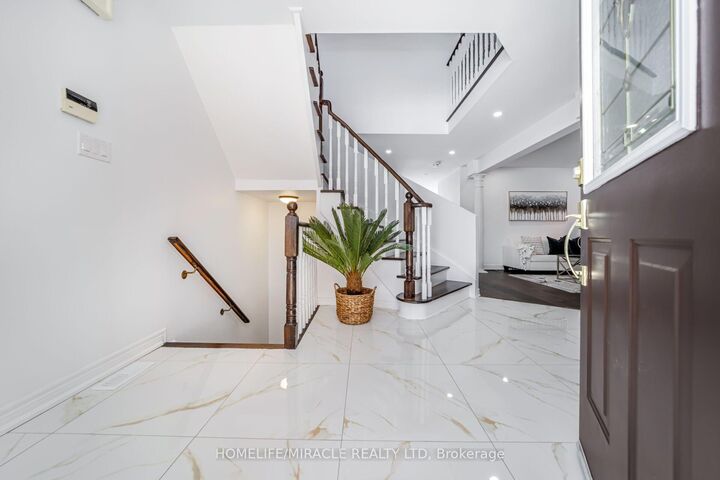 Property Photo: 49 Cross Country Boulevard ON L7E 2N6