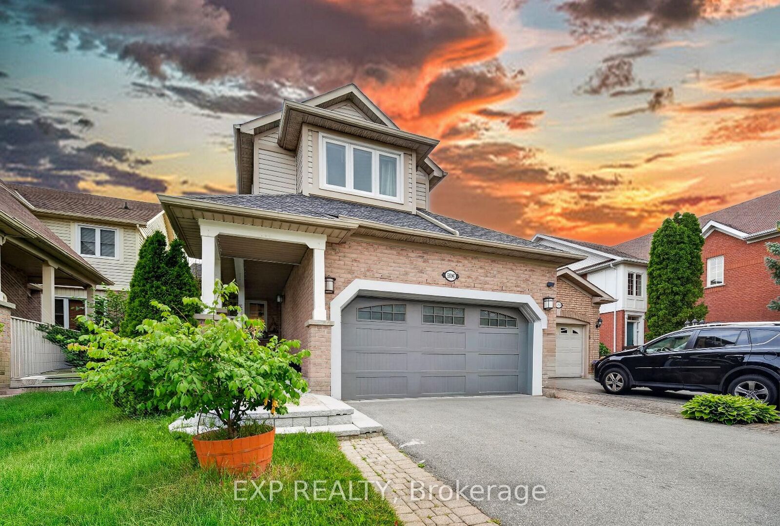 Property Photo: 5896 Chorley Place Upper ON L5M 5L7