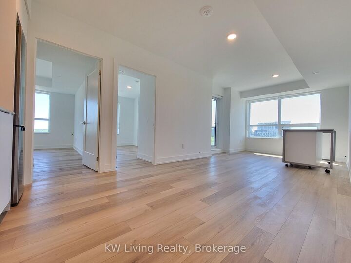 Property Photo:  8 Cedarland Drive 819  ON L6G 0H4 