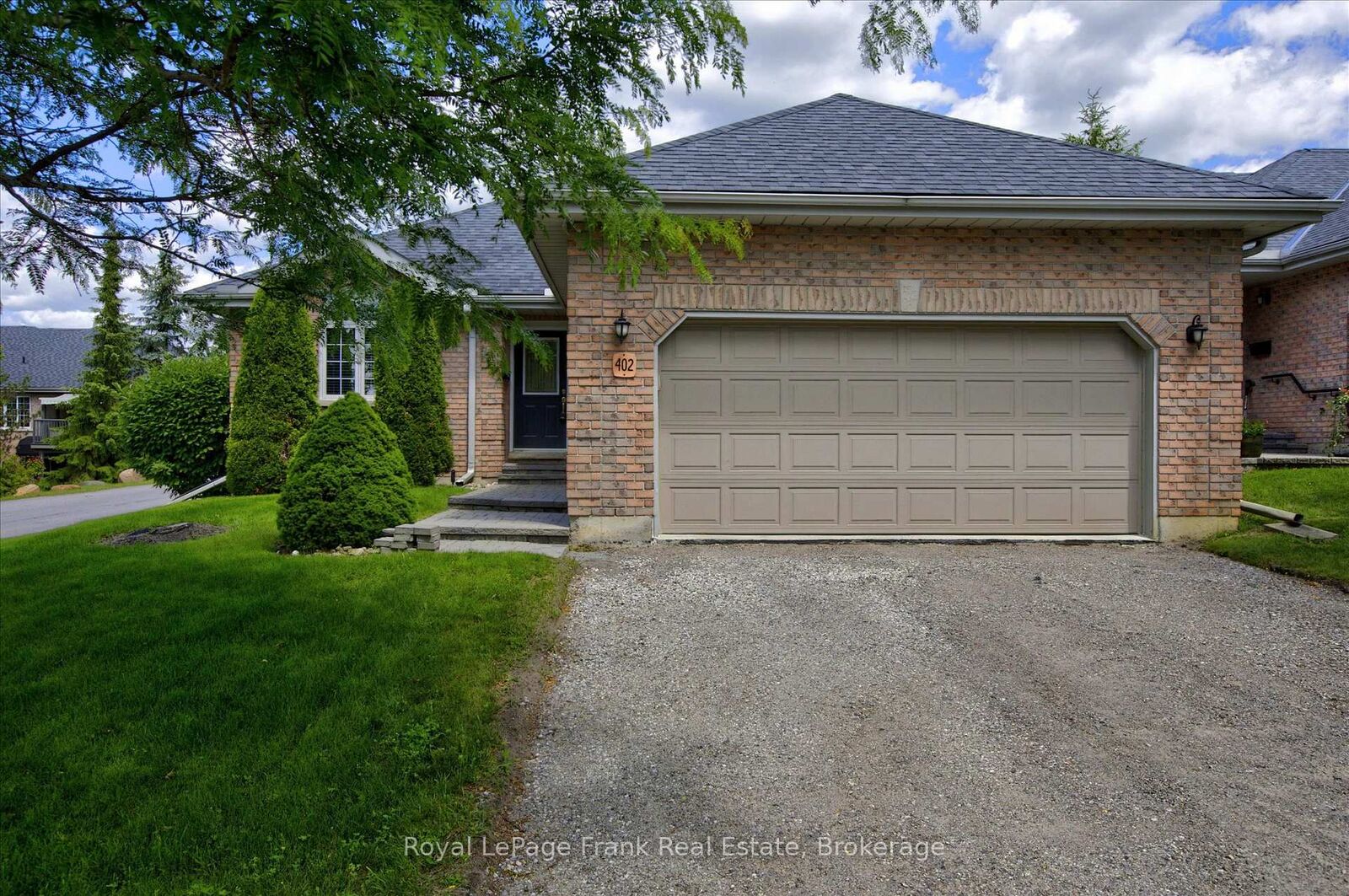 Property Photo: 1742 Ravenwood Drive 402 ON K9K 2R5