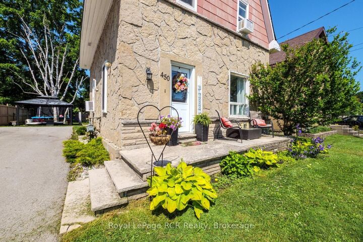 Property Photo: 450 Taylor Street ON N0H 2T0