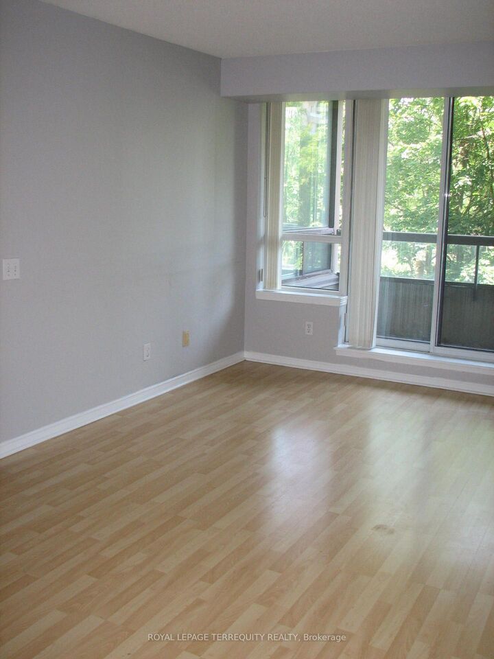 Property Photo: 81 Townsgate Drive 306 ON L4J 8E6