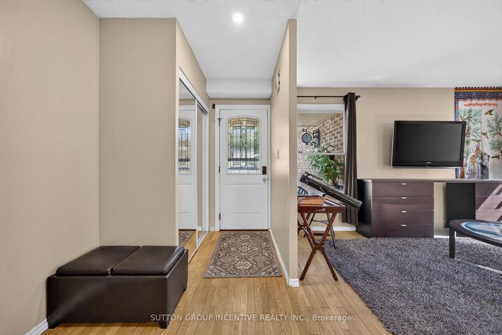 Property Photo:  26 Fox Run  ON L4N 5L5 