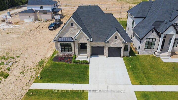 Property Photo: 876 Eagletrace Drive ON N6G 3X9