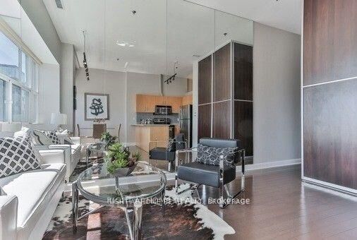 Property Photo: 700 King Street W 813 ON M5V 2Y6