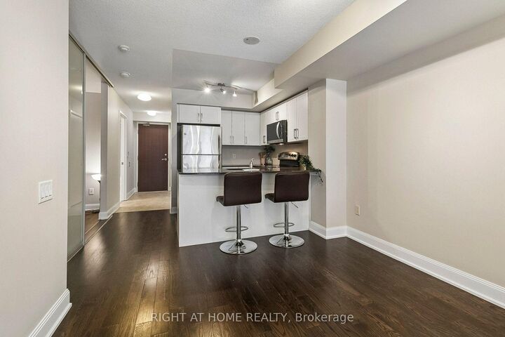 Property Photo: 2181 Yonge Street 2804 ON M4S 2B1