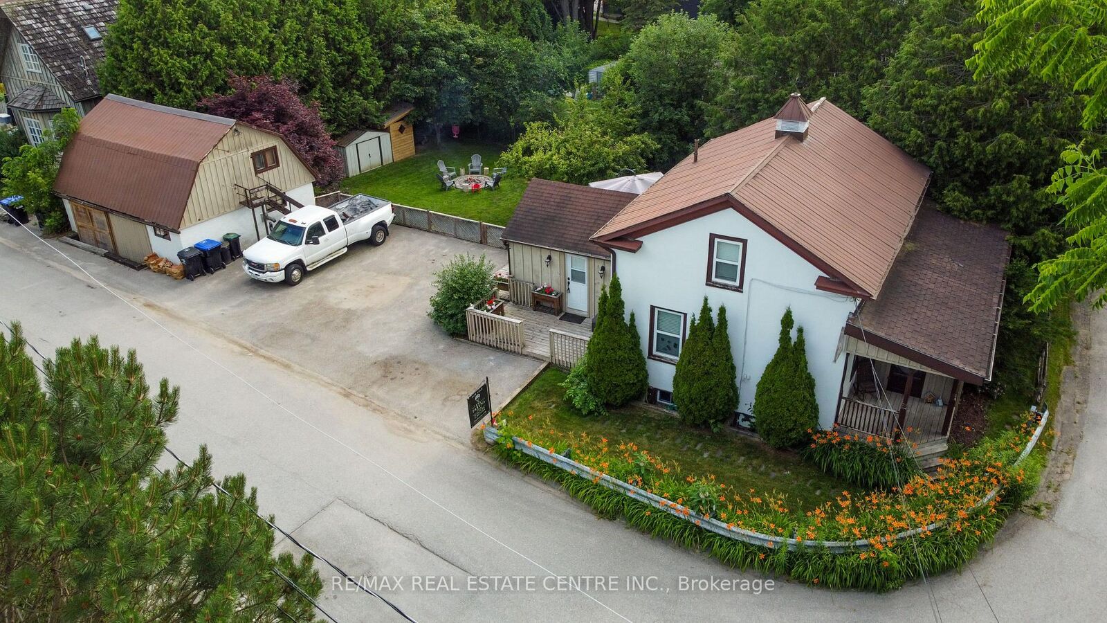 Property Photo: 5 East John Street N ON L0L 1L0