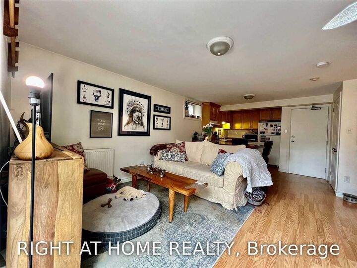 Property Photo: 1198 Avenue Road Apartment B ON M5N 2G1
