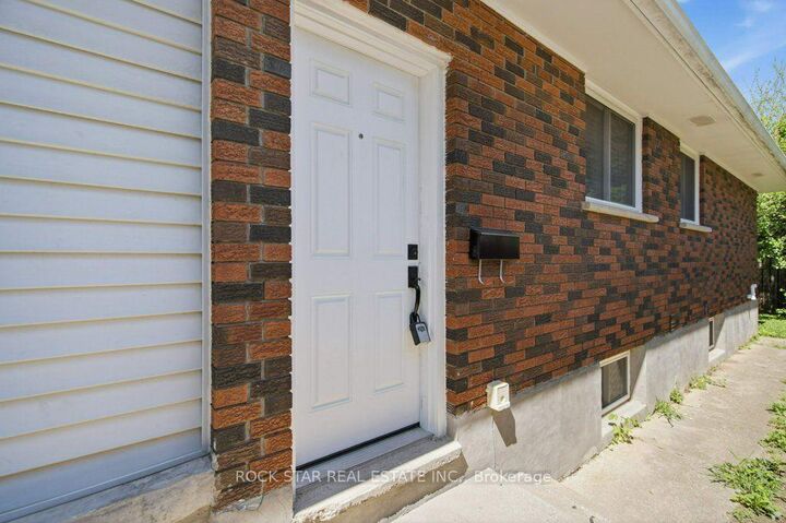 Property Photo:  43 Maitland Street Lower  ON N3S 6K9 