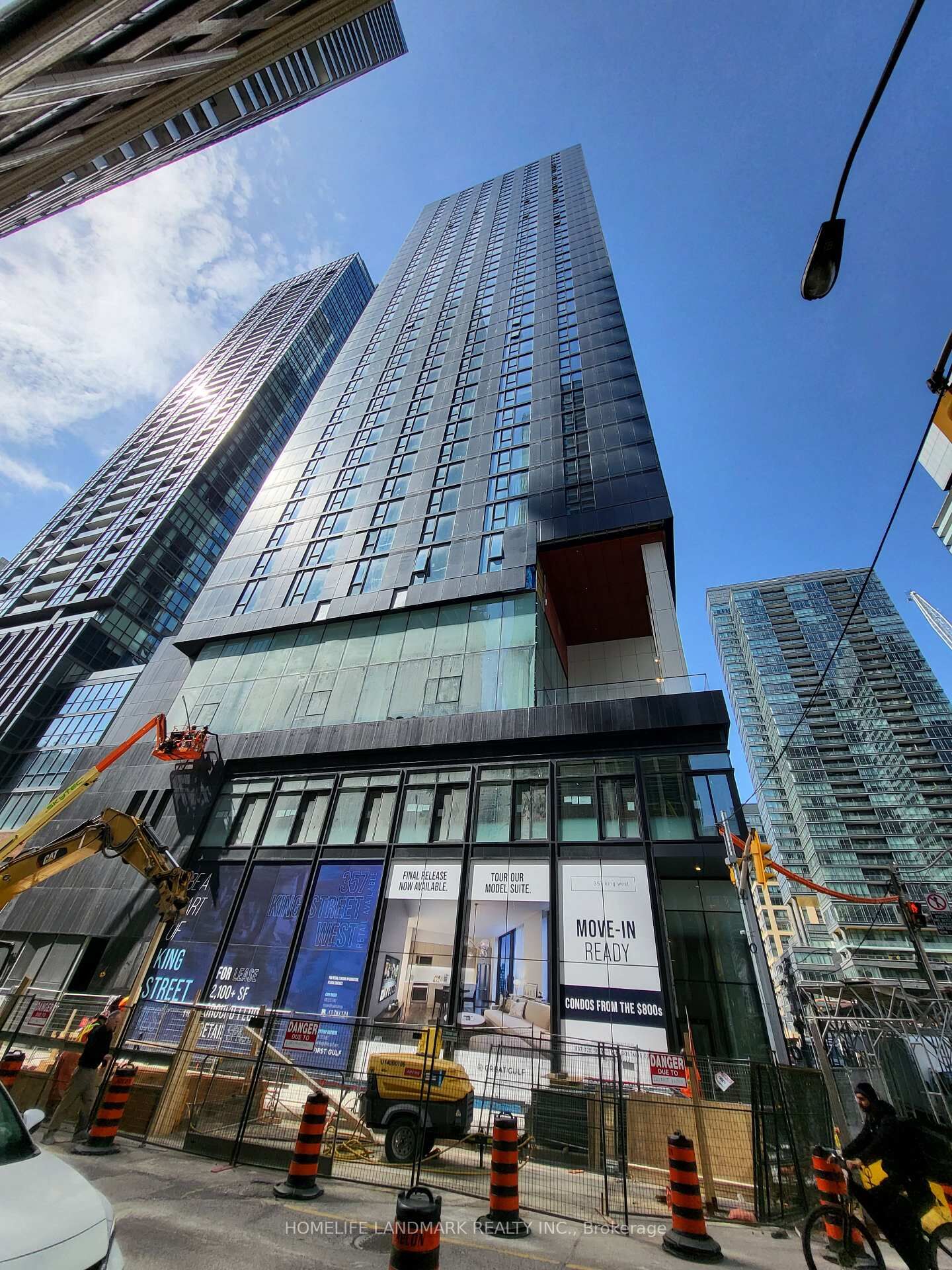 Property Photo:  357 King Street W 4104  ON M5V 0S7 