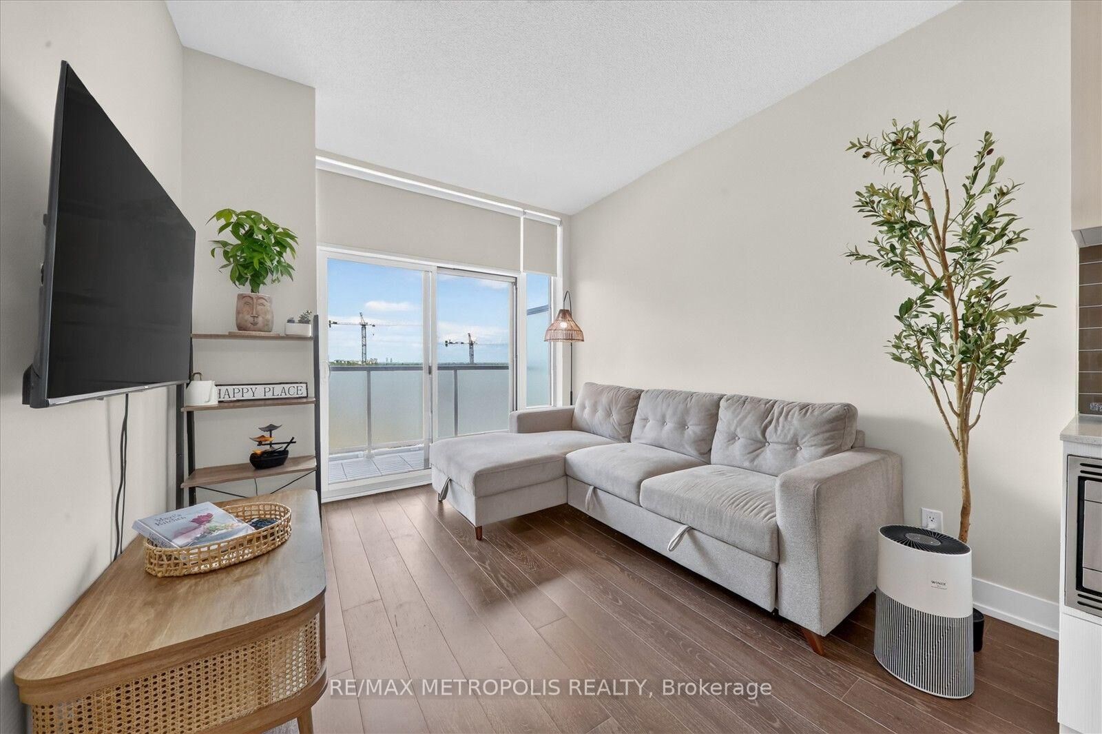 Property Photo: 7 Kenaston Gardens 619 ON M2K 1G7