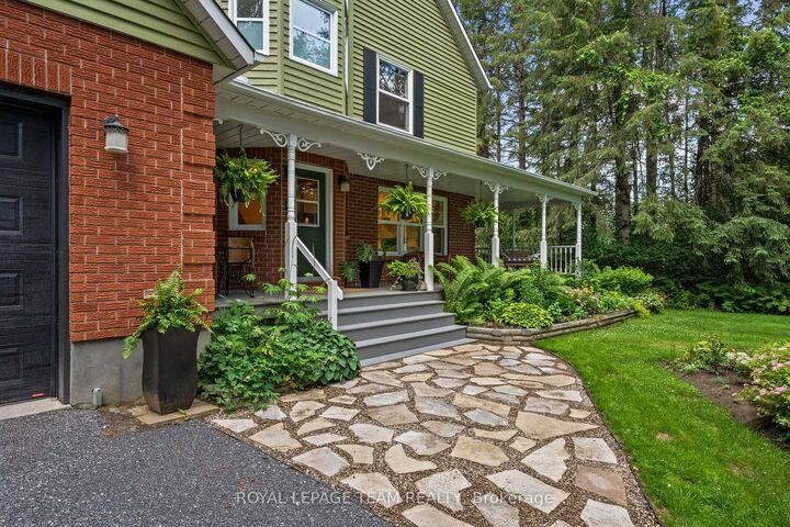 Property Photo:  28 Kimini Drive  ON K2S 1S6 