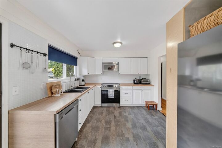 Property Photo:  3023 Freethy Pl  BC V9B 2H3 