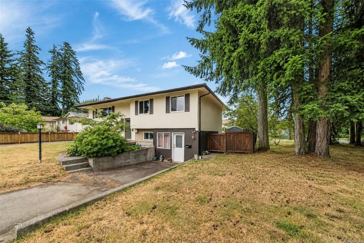 Property Photo: 3023 Freethy Pl BC V9B 2H3