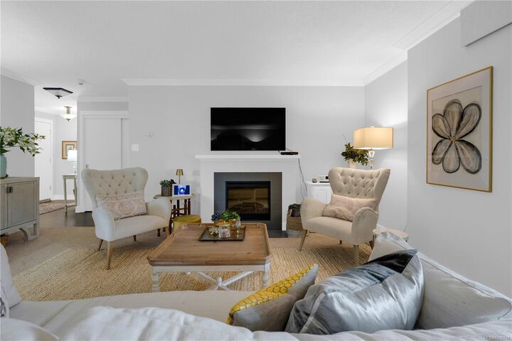 Property Photo:  2125 Oak Bay Ave #205  BC V8R 1E8 