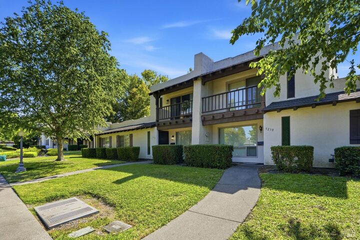 Property Photo:  5234 El Mercado Parkway  CA 95403 