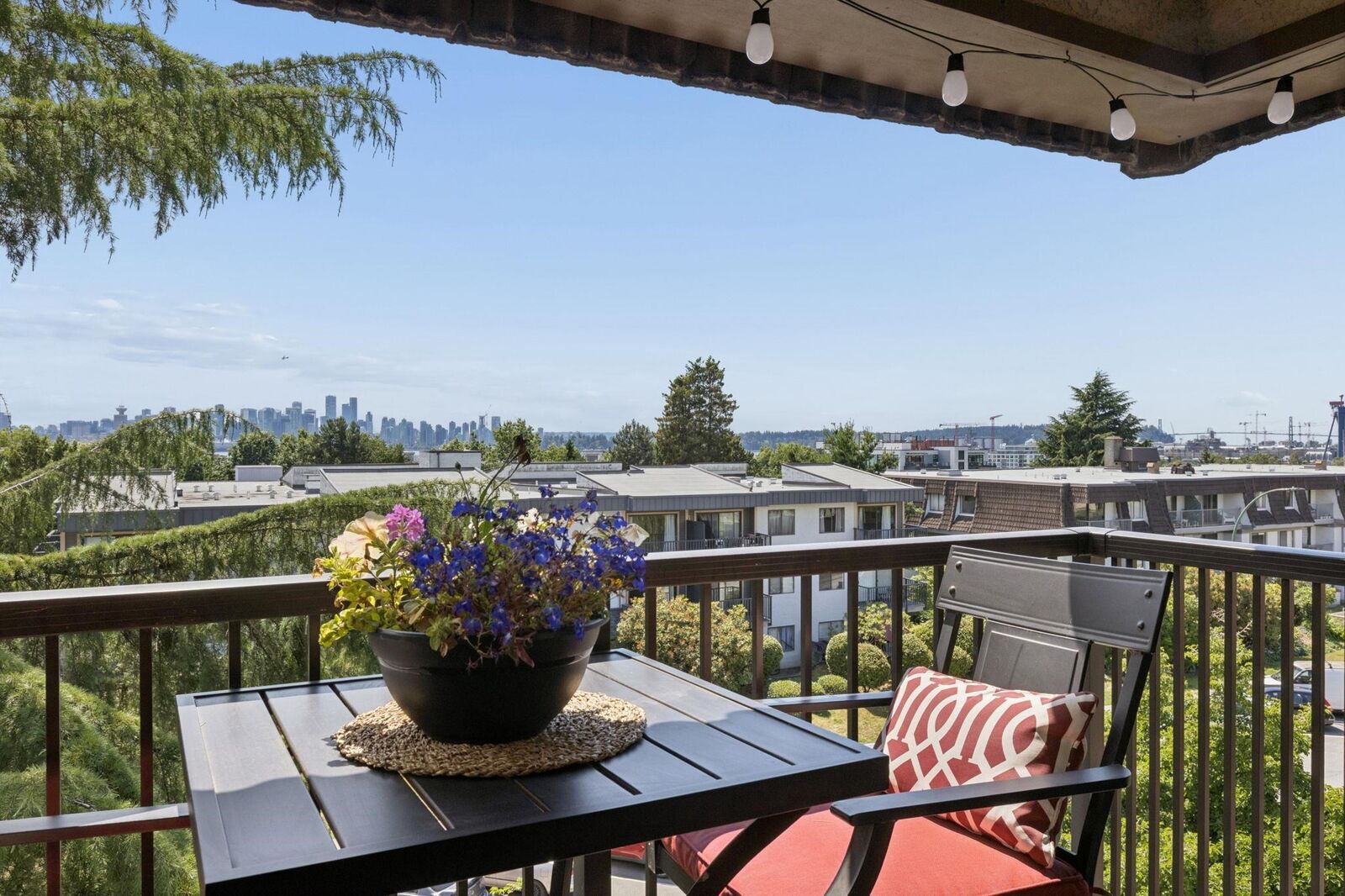 Property Photo: 252 W 2nd Street 304 BC V7M 1C8