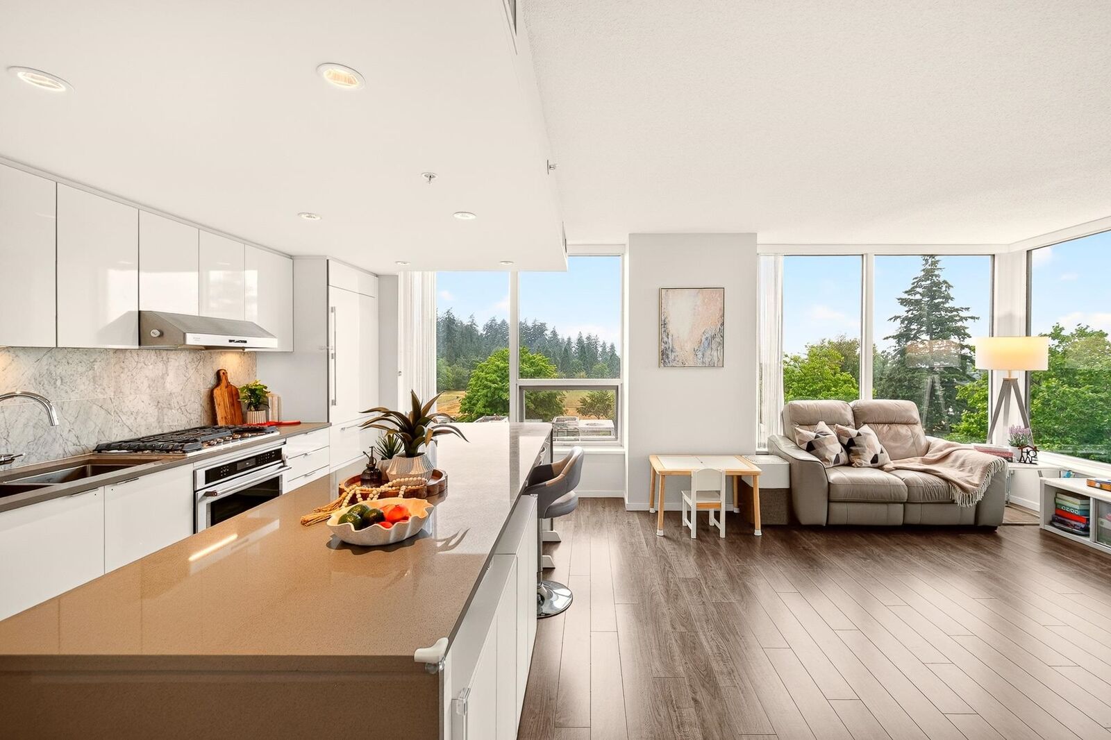 Property Photo:  5883 Barker Avenue 607  BC V5H 0G4 