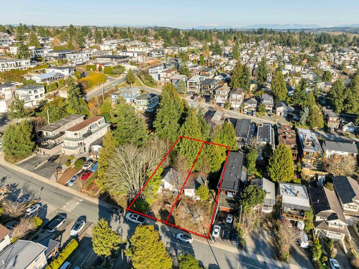 Property Photo: 962 Maple Street BC V4B 4M5