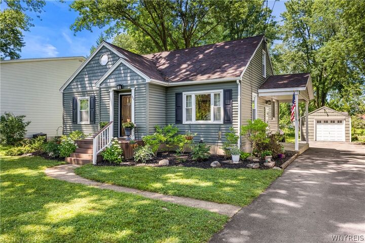 Property Photo:  723 Hillview Court  NY 14092 