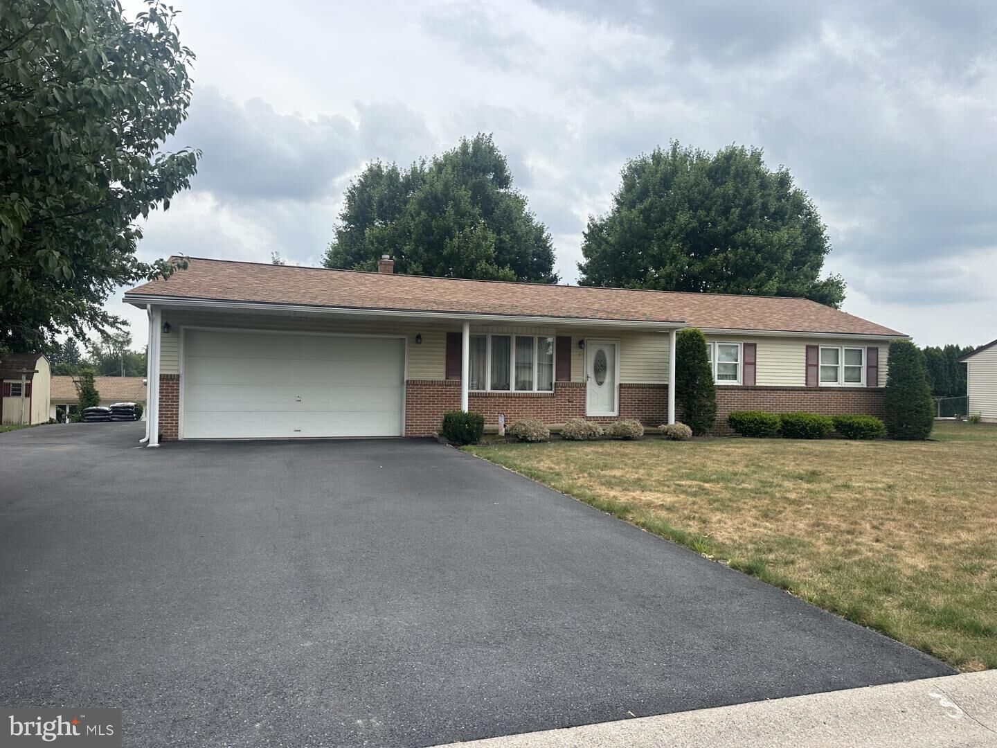 Property Photo:  812 Sycamore Ln  PA 17046 