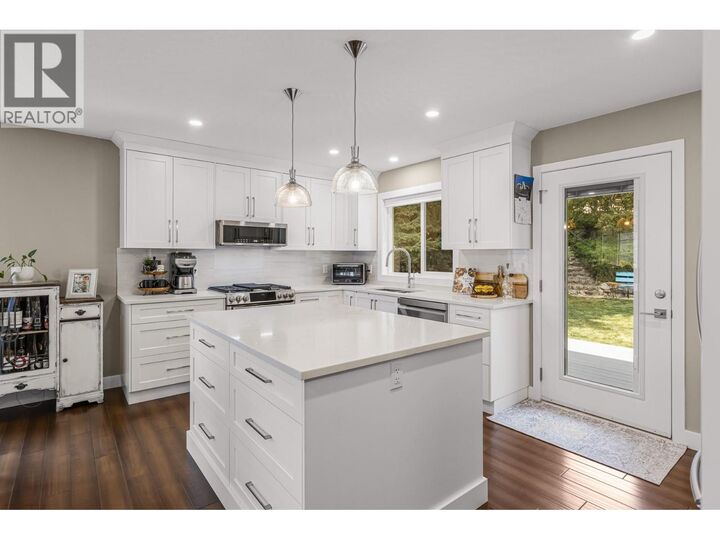 Property Photo: 6064 Ellison Avenue BC V0H 1X4