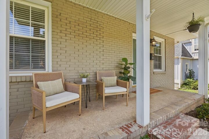 Property Photo:  417 Woodvale Place  NC 28208 