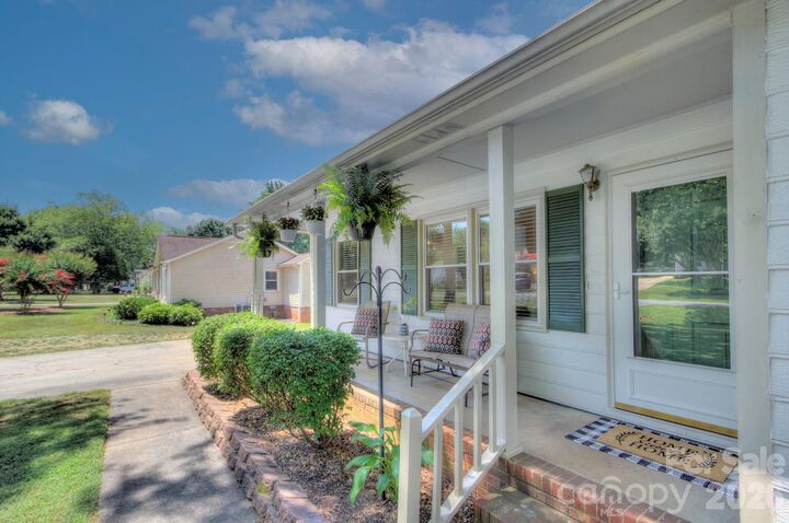 Property Photo:  2603 Cherokee Court  NC 28056 