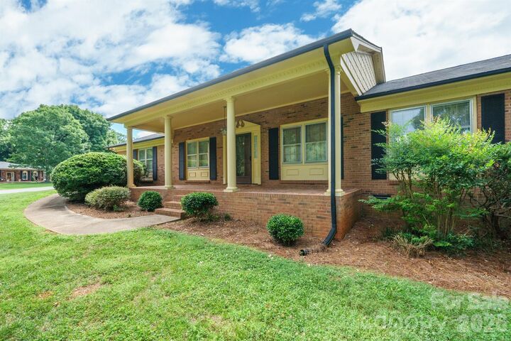 Property Photo: 1602 Arden Drive NC 28092
